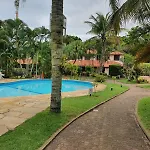 Casa Condomínio com 04 quartos, 200 metros da Praia de Manguinhos